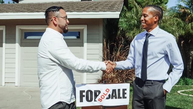 Benefits of Buying a Home Through a Real Estate Agent